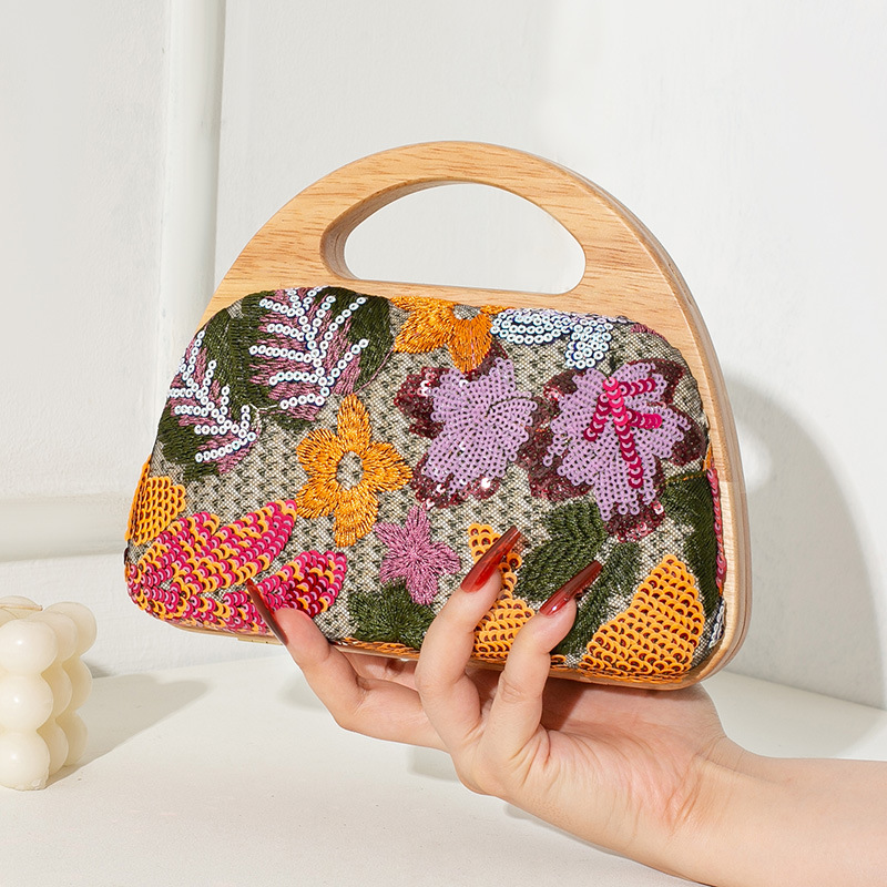 Shinny Sequins Embroidery Clut - Women Bags Aldo avaliação e preço